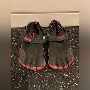 FILA men’s skele-toes size US 9 toe sock shoes red black sport shoe runners